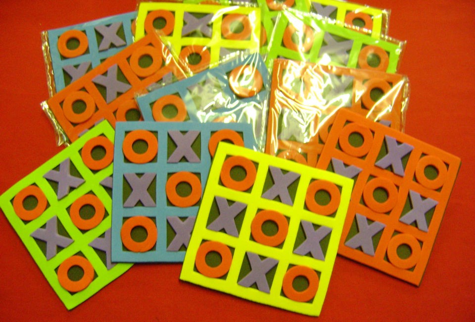   FOAM NOUGHTS & CROSSES TIC TAC TOE GAME FUN PARTY BAG TOY ART CRAFT