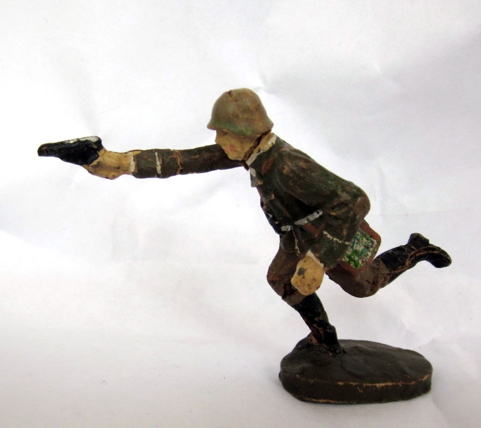   WW2 GERMAN ELASTOLIN OFFICER IN COMBAT UNIFORM MILITARY TOY FIGURE