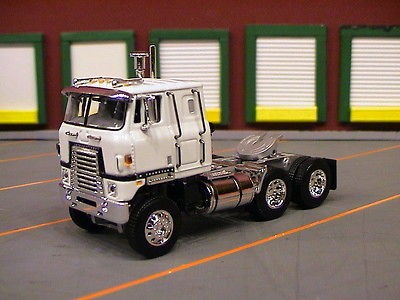 DCP IH INTERNATIONAL TRANSTAR II CAB OWNER OPERATOR SEMI TRUCK 1/64 