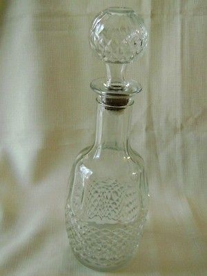 Mogen David 1982 Pressed Diamond Design Glass Wine & Liquor Decanter