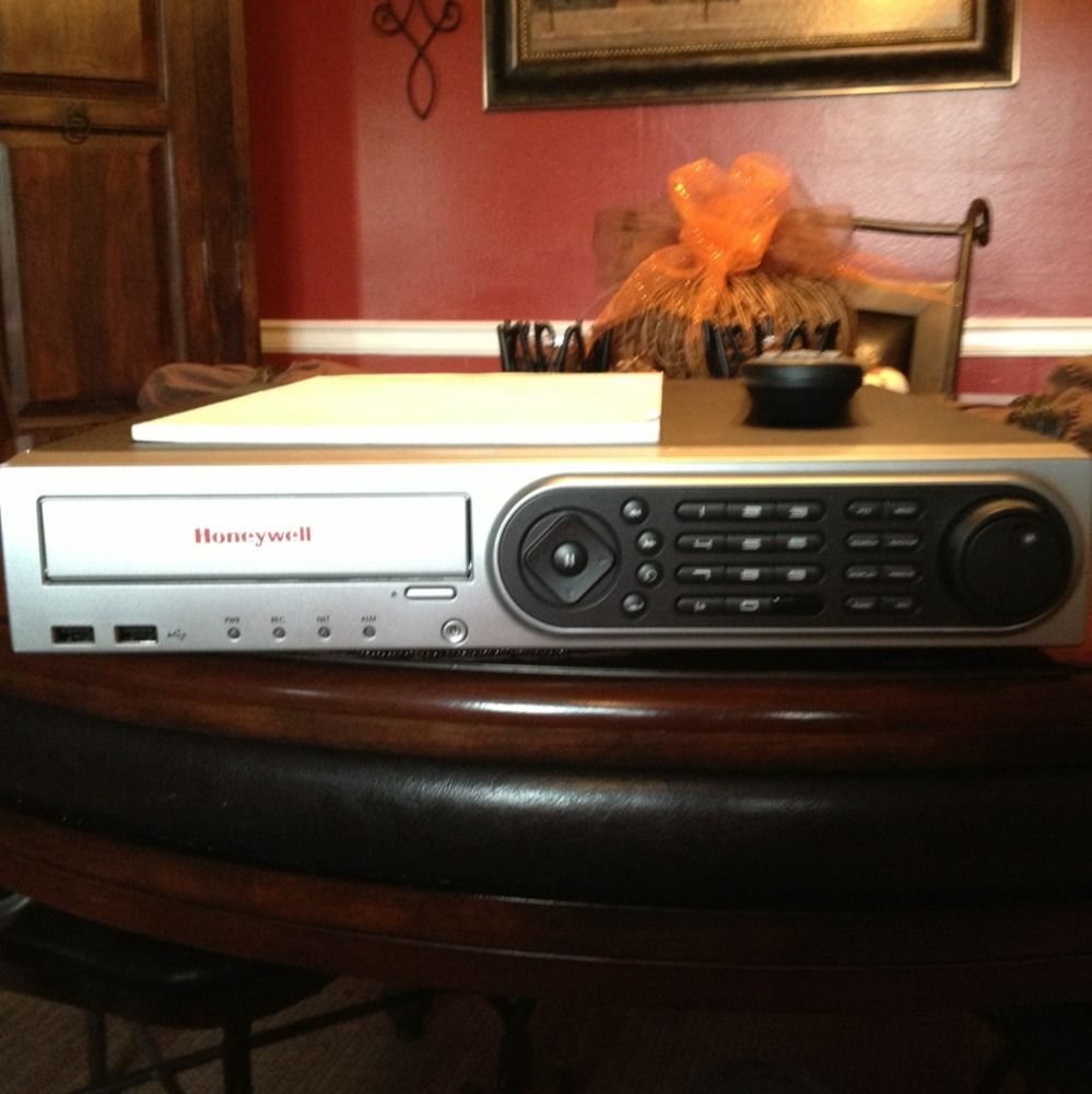 Honeywell Video HREP8D1T 8 Channel DVR (1TB HDD, DVD RW Drive)