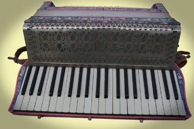 The accordion is in very good condition with no noticable damage or 