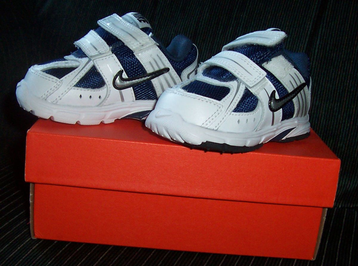 Nike tennis shoes 4C infant baby shoes Downshifter CUTE with box