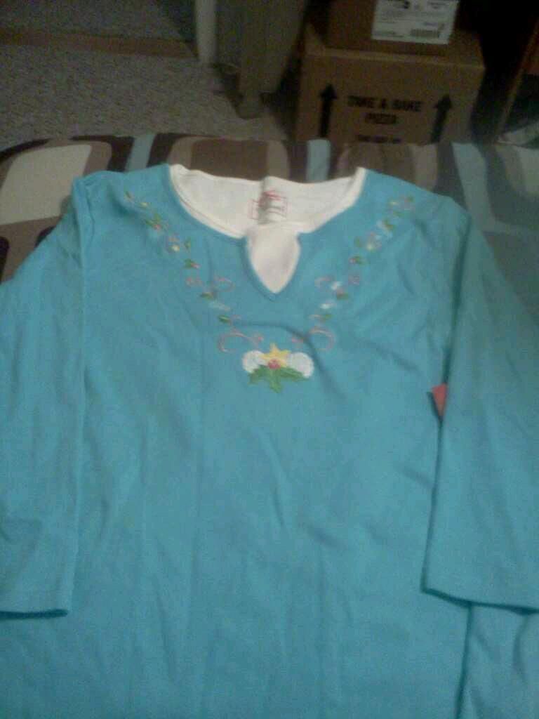 Allyson Whitmore Chritstmas Top Holly design turquiose small nwt