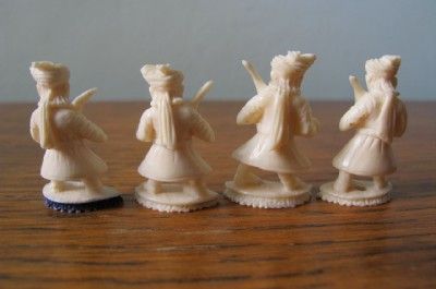 ANTIQUE MINIATURE INDIAN PART CHESS SET CARVED OX BONE FIGURES