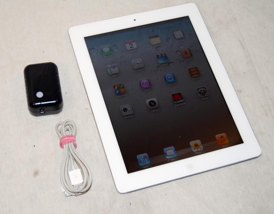 Apple iPad 2 32GB Wi Fi 3G Verizon 9 7in White MC986LL A