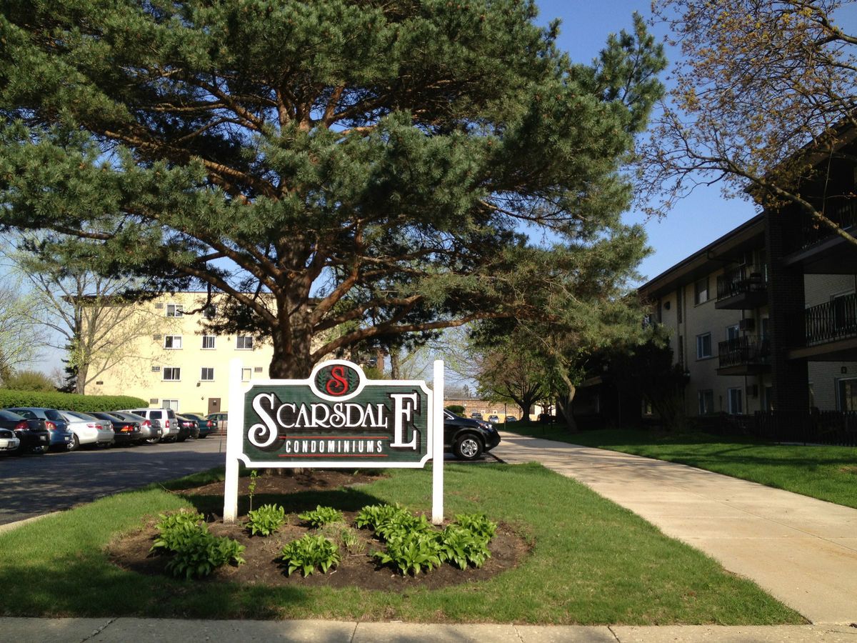 Arlington Heights IL Scarsdale Condominiums