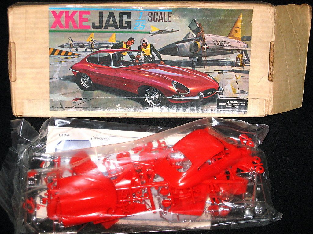 XKE JAGUAR 1 25 SCALE 1974 AURORA PRODUCTS VINTAGE MODEL KIT