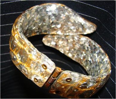 Vintage 1950s Silver Confetti Lucite Clamper Bracelet