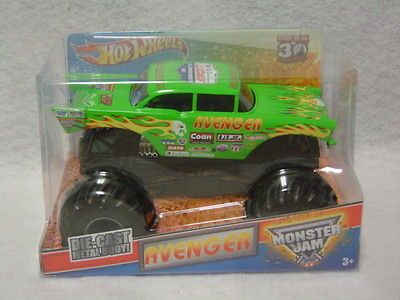 2012 AVENGER GREEN TRUCK MONSTER JAM HOT WHEELS 1/24 GRAVE DIGGER 