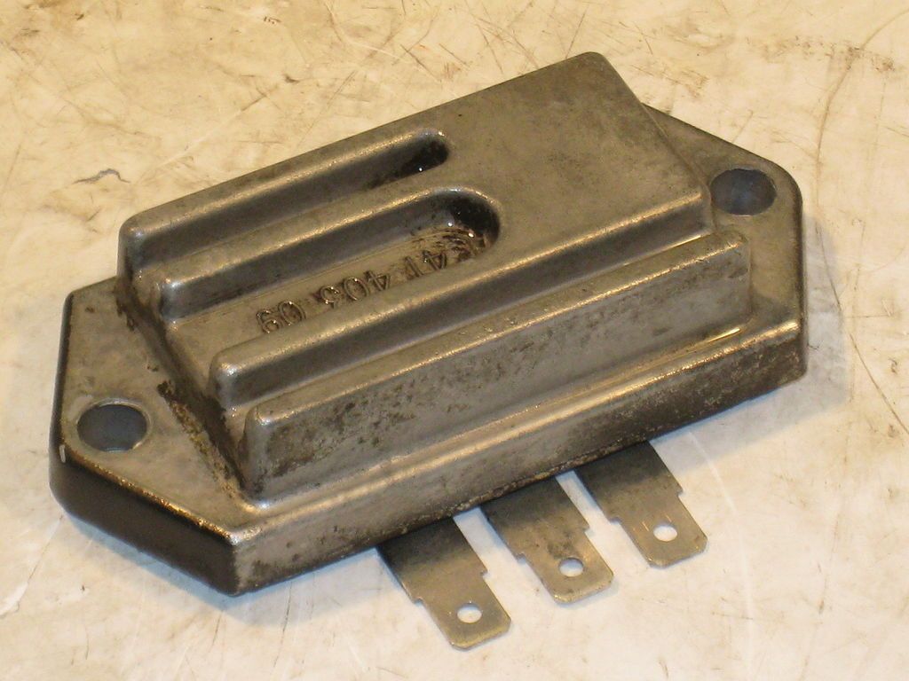   14 Magnum 16HP MV16 CADET 1420 Regulator / rectifier 41 403 09 S