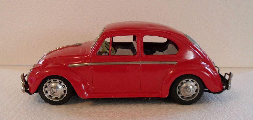 VINTAGE taiyo VOLKSWAGEN BEETLE vw bug RED battery operated