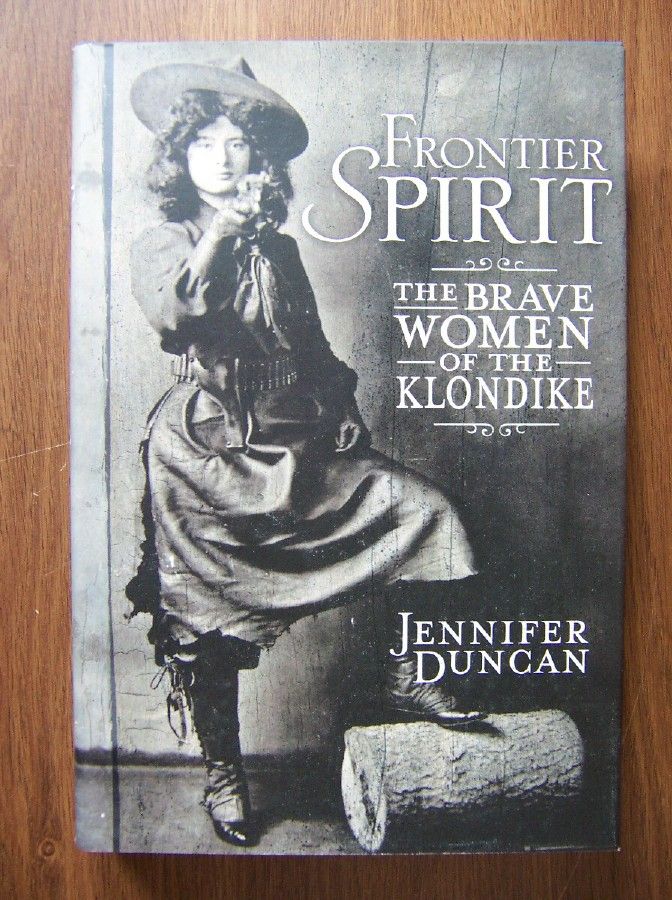 Women of The Klondike in The 1890s Illustrated History 0385659040 