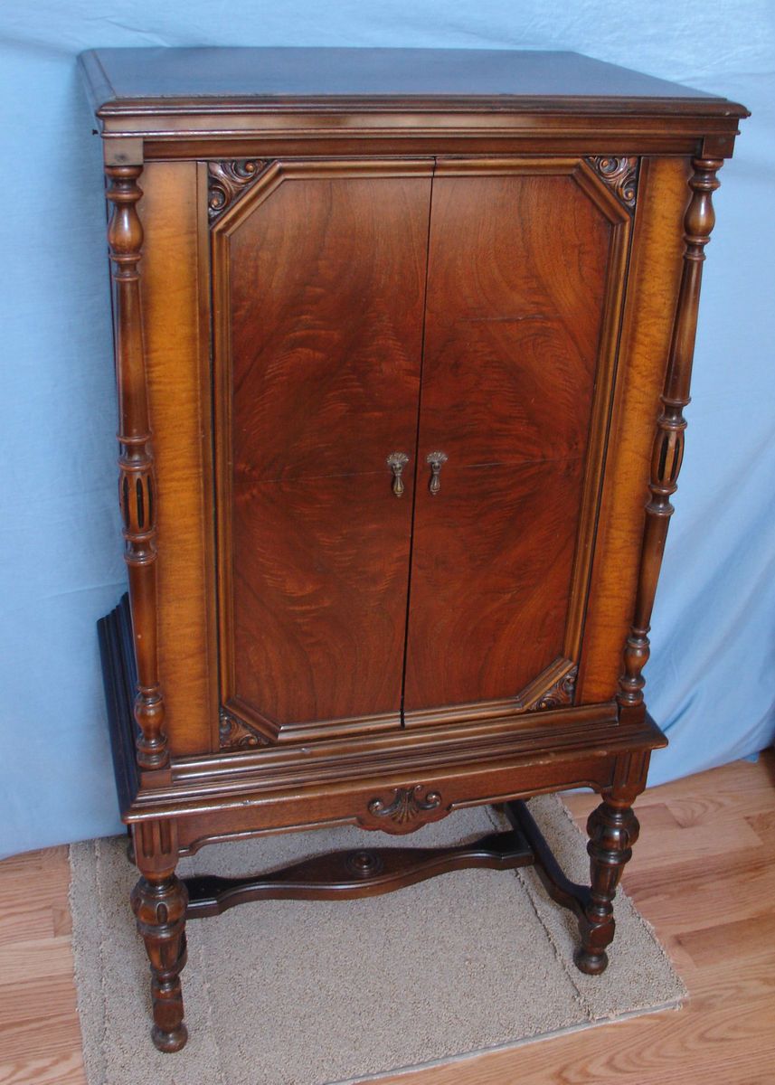 RCA Victor Radio Radiola 64 Walnut Maple Console Circa 1928 Works 