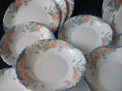 Retro 70s French Arcopal Beautiful Floral Dinner Service 18 Pieces 