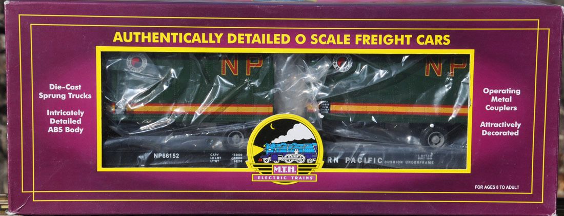   Northern Pacific Flat Car with Two 20 Trailers NP MTH 20 98105