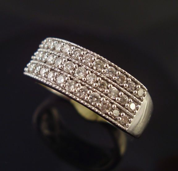 10K White Gold Three Row Diamond Wedding Band Size 6 25