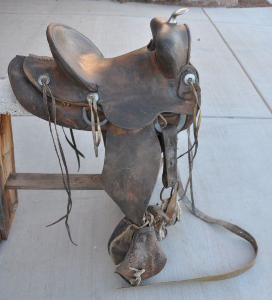 VINTAGE WESTERN COWBOY SADDLE   JOE BEELER ESTATE