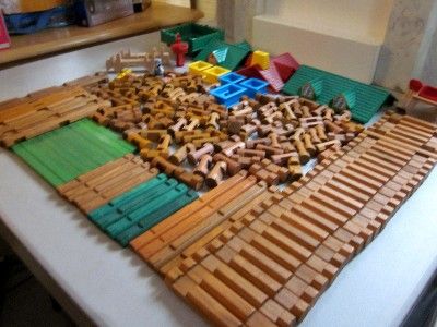 BIG LOT OF WOOD LINCOLN LOGS AND / OR TIMBER LOG PARTS 175+/  PIECES 