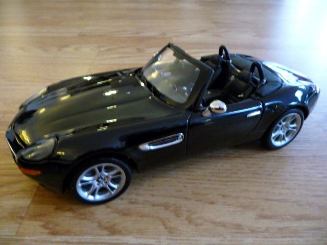 BMW Z8 Kyosho Modellauto 1 18 in Schwarz Neu 