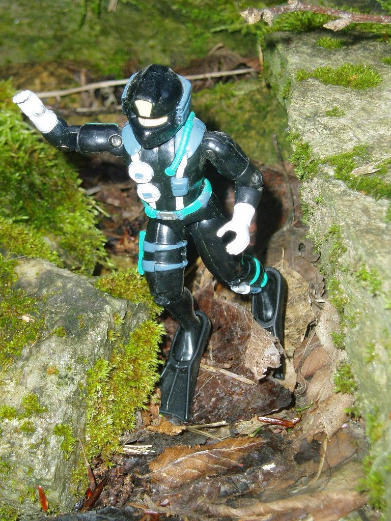 Gi Joe 3 3 4 Wetsuit with Sea Sled Shoots Scuba Diver