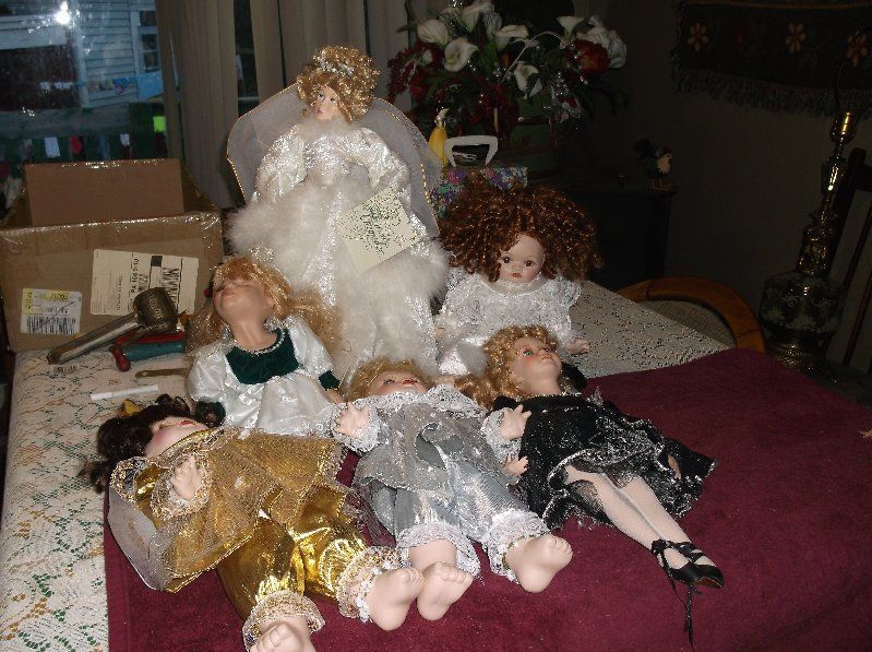 HUGE LOT OF 6 PORCELAIN DOLLS