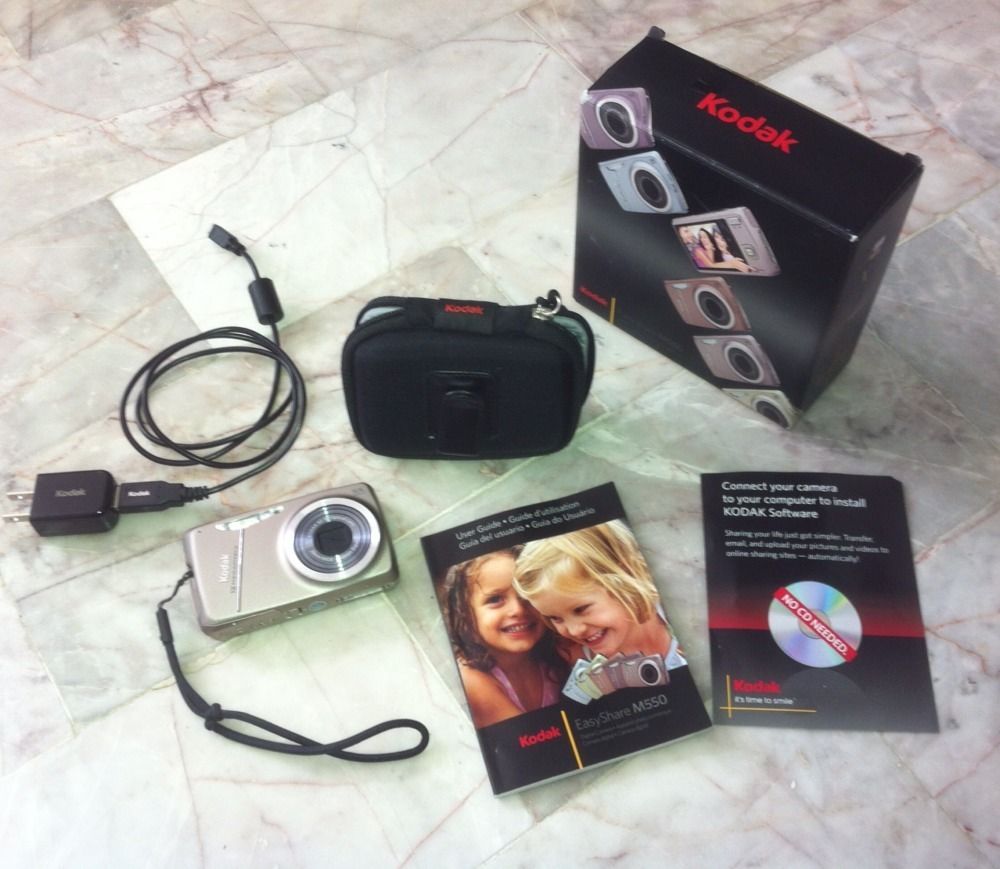 Kodak EasyShare M550 12MP 5X Zoom Digital Camera Bundle