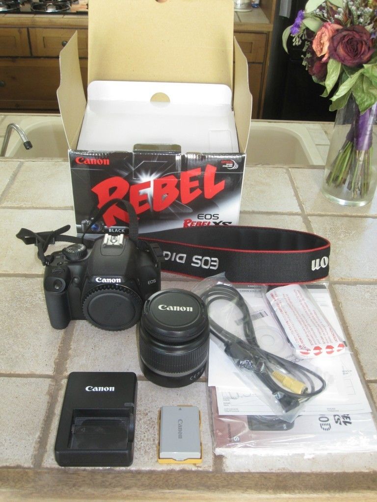 Canon EOS Rebel XS / 1000D 10.1 MP Digital SLR Camera w/ extras 