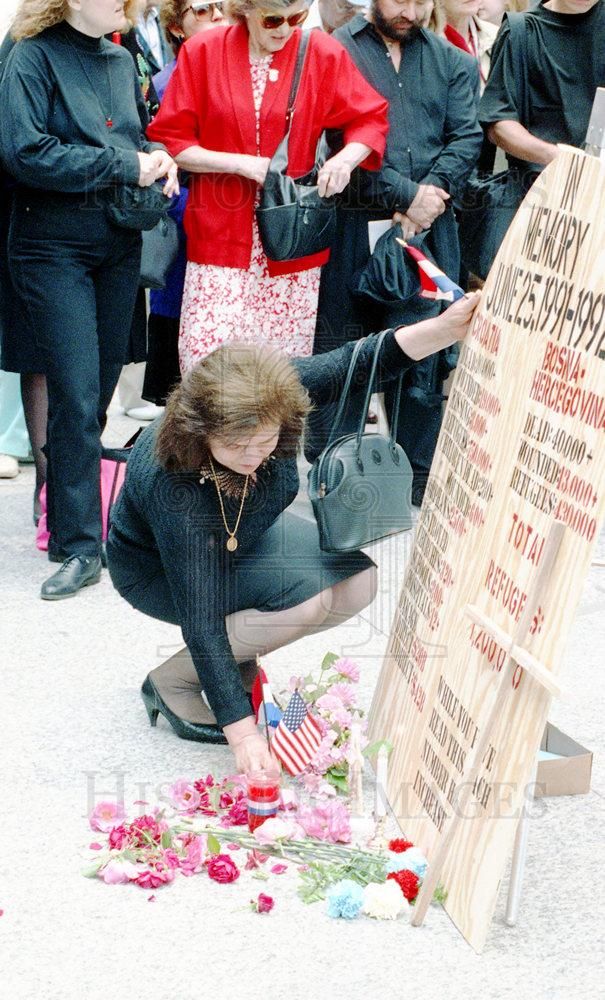 1992 35mm Negs Croatians Gather to Prey for Peace 6