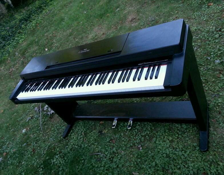 Yamaha Clavinova CLP 360 w Stand Pick Up in NJ