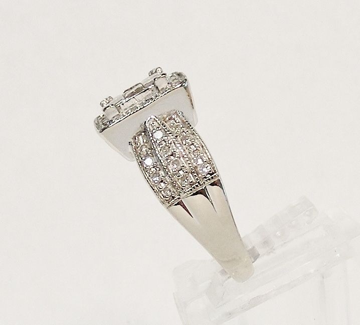 STUNNING ~ 14K WHITE GOLD .90cttw DIAMOND CLUSTER RING