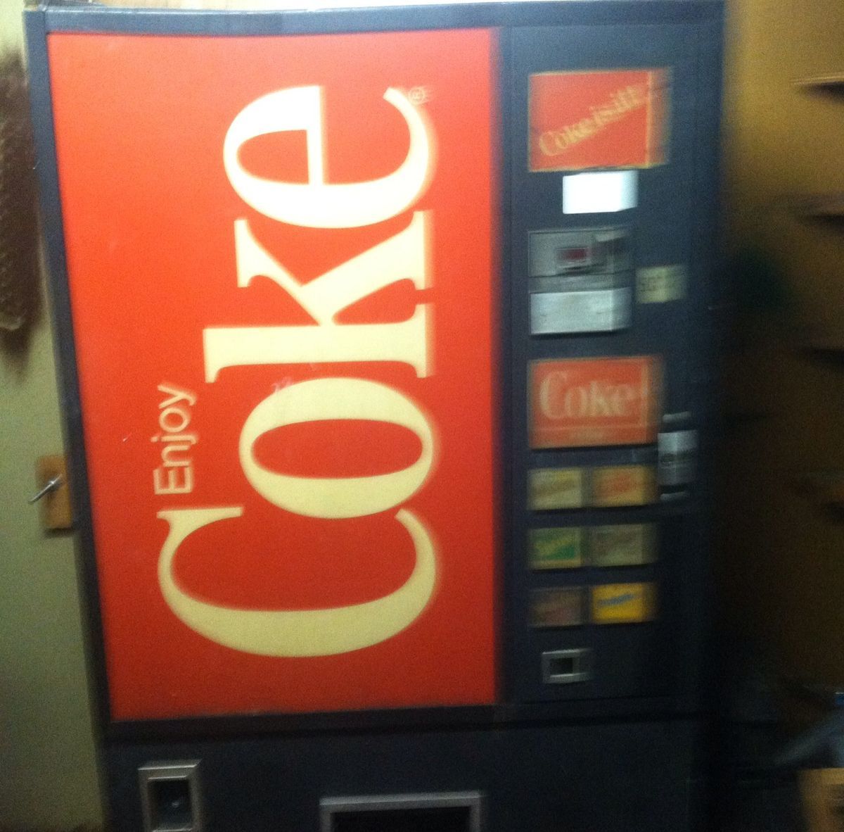 Coke Machine Late 70s Early 80s