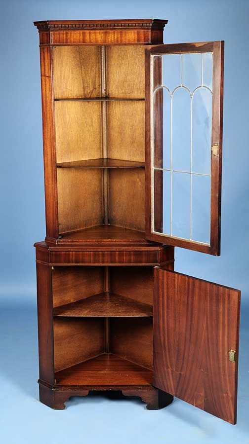 Antique Style Mahogany Corner Cabinet Hutch Display Case 