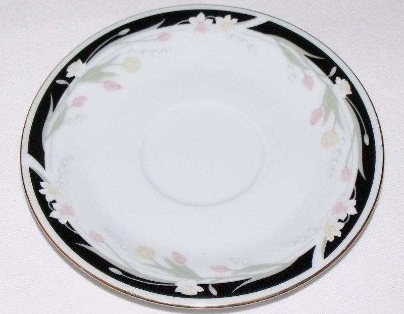 Crown Ming Fine China Saucer Michelle Pattern