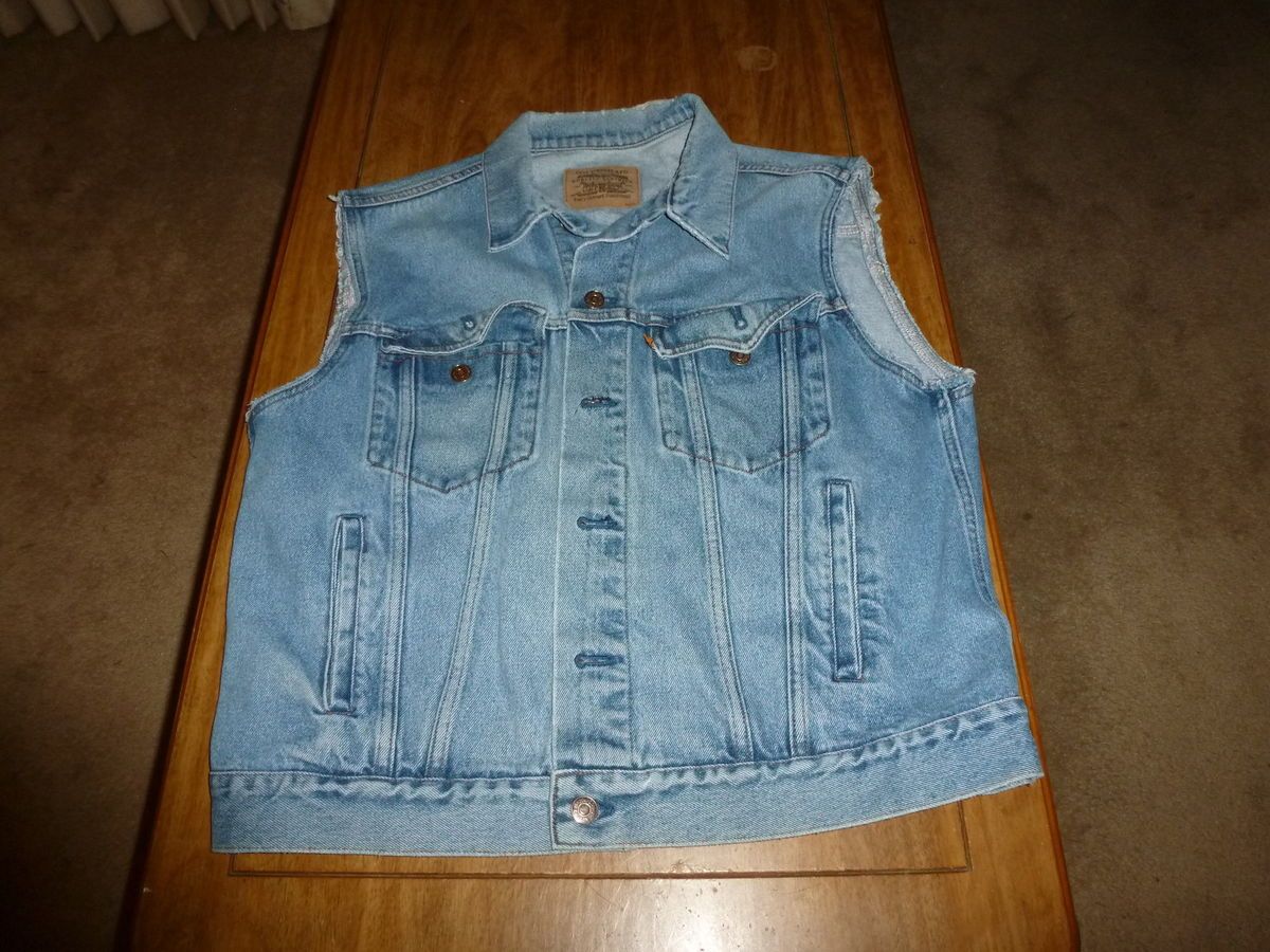 Vintage Levis Cut off Classic Denim Vest Measures Size 44 Medium