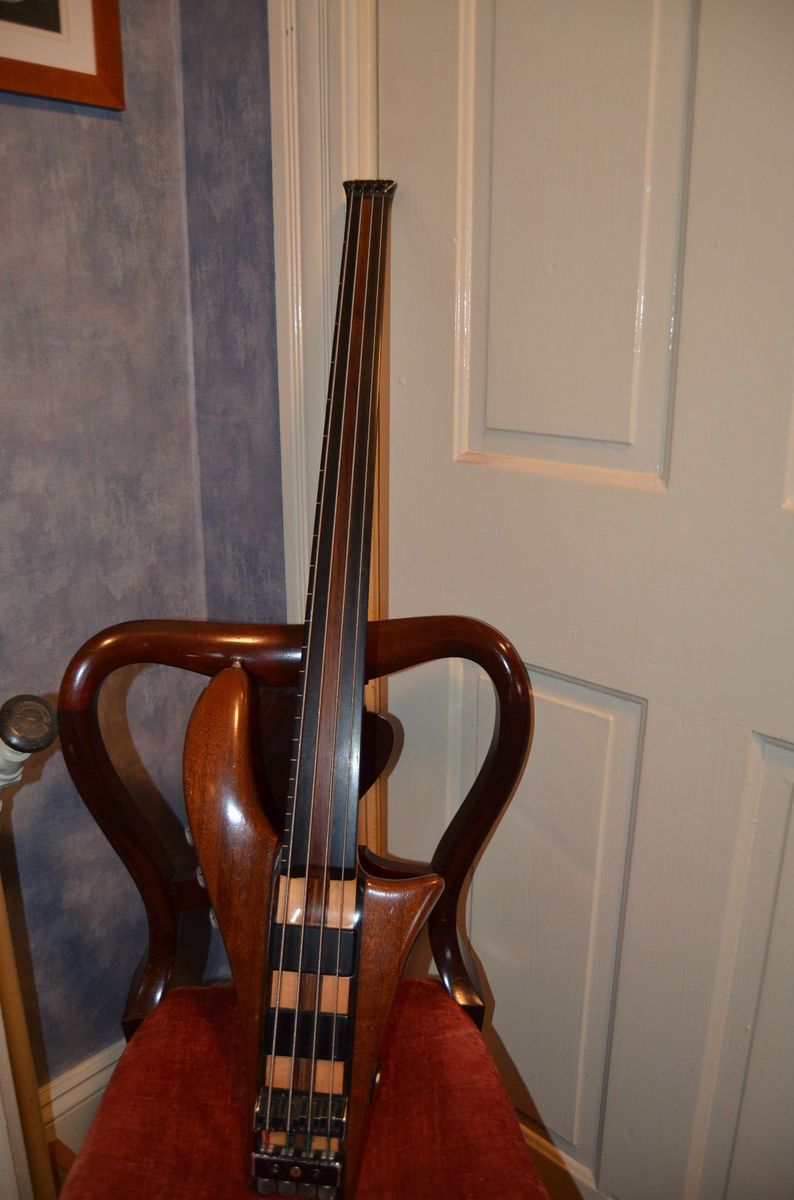 David King Noble 2 Fretless Bass Guitar