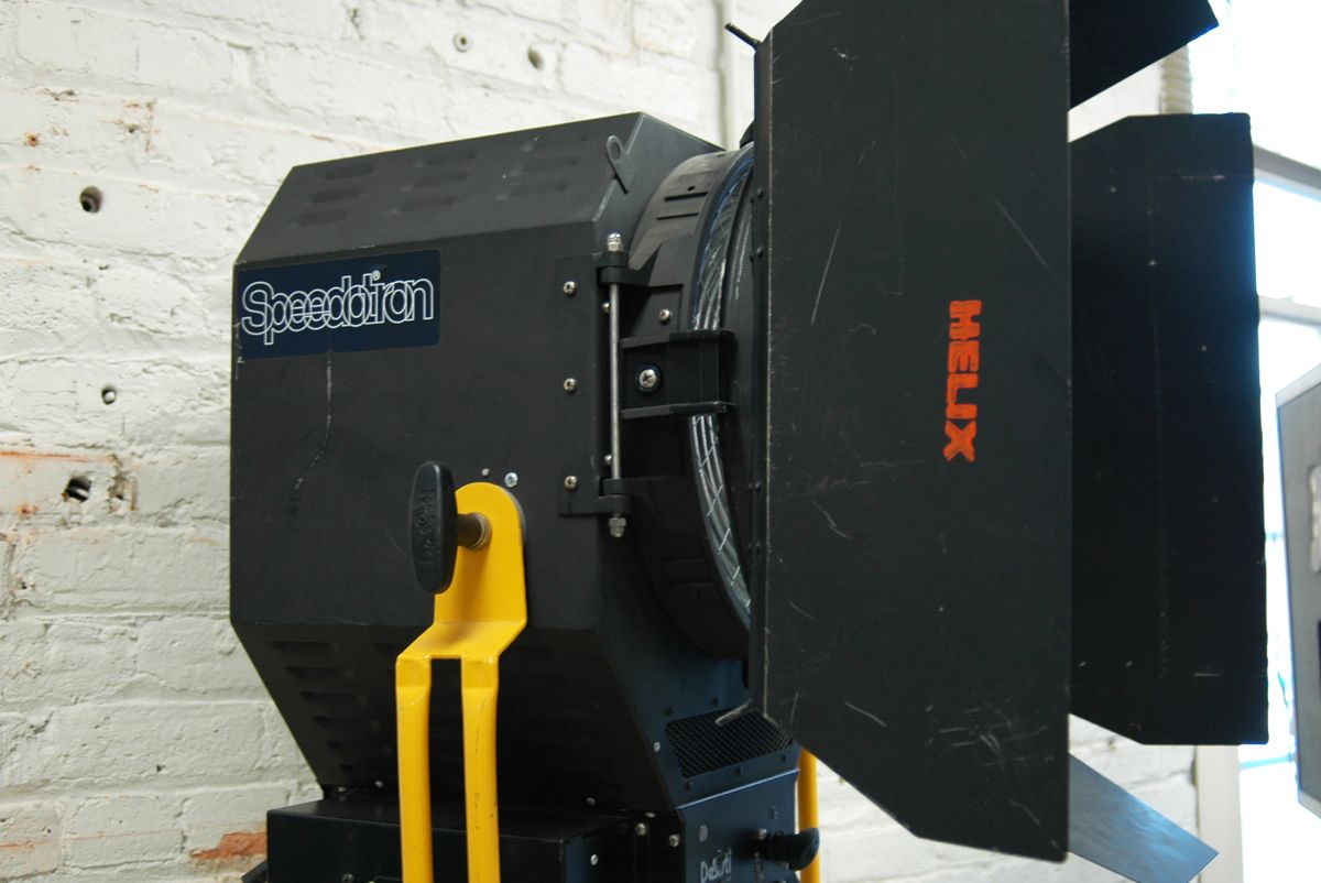 Speedotron Desisti 14 4800w Fresnel, 4 Way Barndoor   Used   SAVE