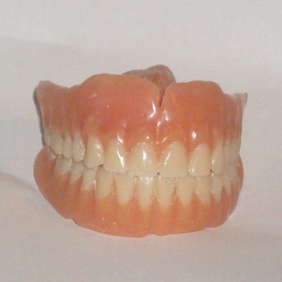 both top and bottom dentures are in great condition approximate