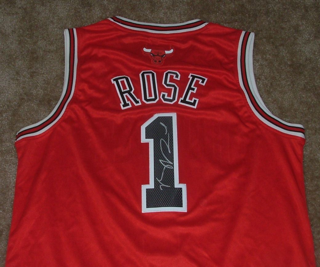 DERRICK ROSE SIGNED CHICAGO BULLS JERSEY COA PROOF AUTOGRAPHED