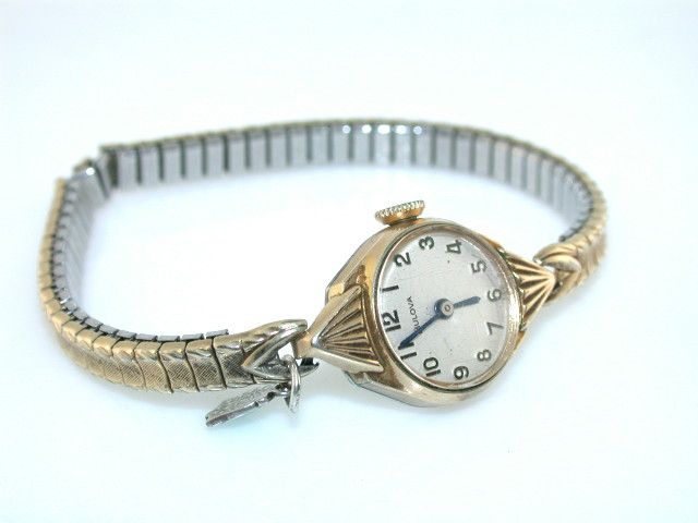  LADIES WRISTWATCH MADE BY BULOVA. THE WATCH WINDS BY DOE NOT RUN