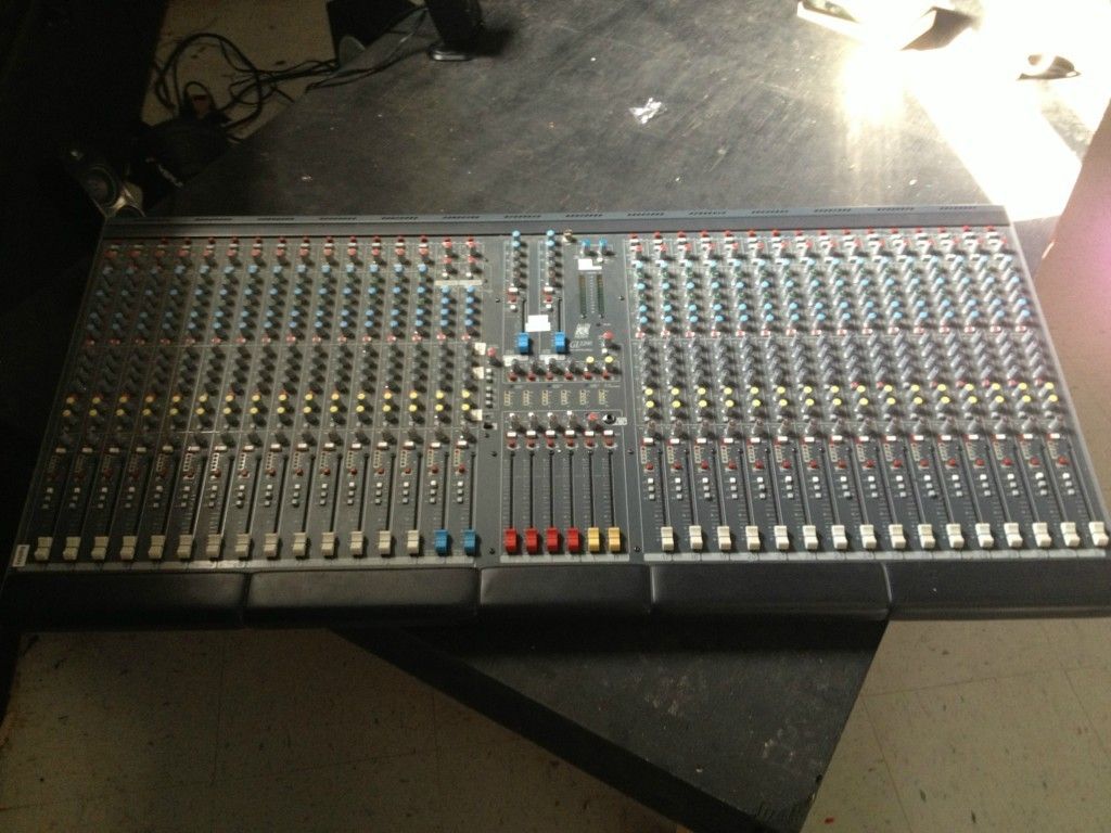 Allen Heath GL2200 Sound Board