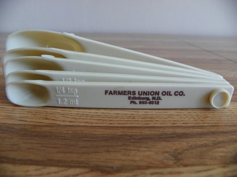 Vtg Measuring Spoons 4 Farmers Union Oil Co. Edinburg North Dakota OLD