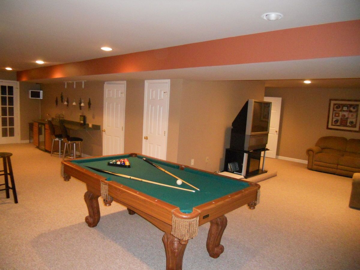 East Point Sports 7.5ft. Springfield Billiard Table w/ balls & 2 Pool