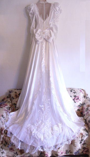 Extraordinary White Beaded Wedding Dress size 4 6