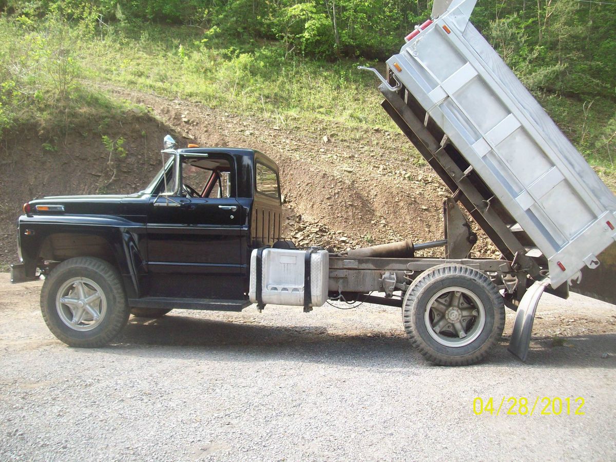  1972 Ford F750 Dump