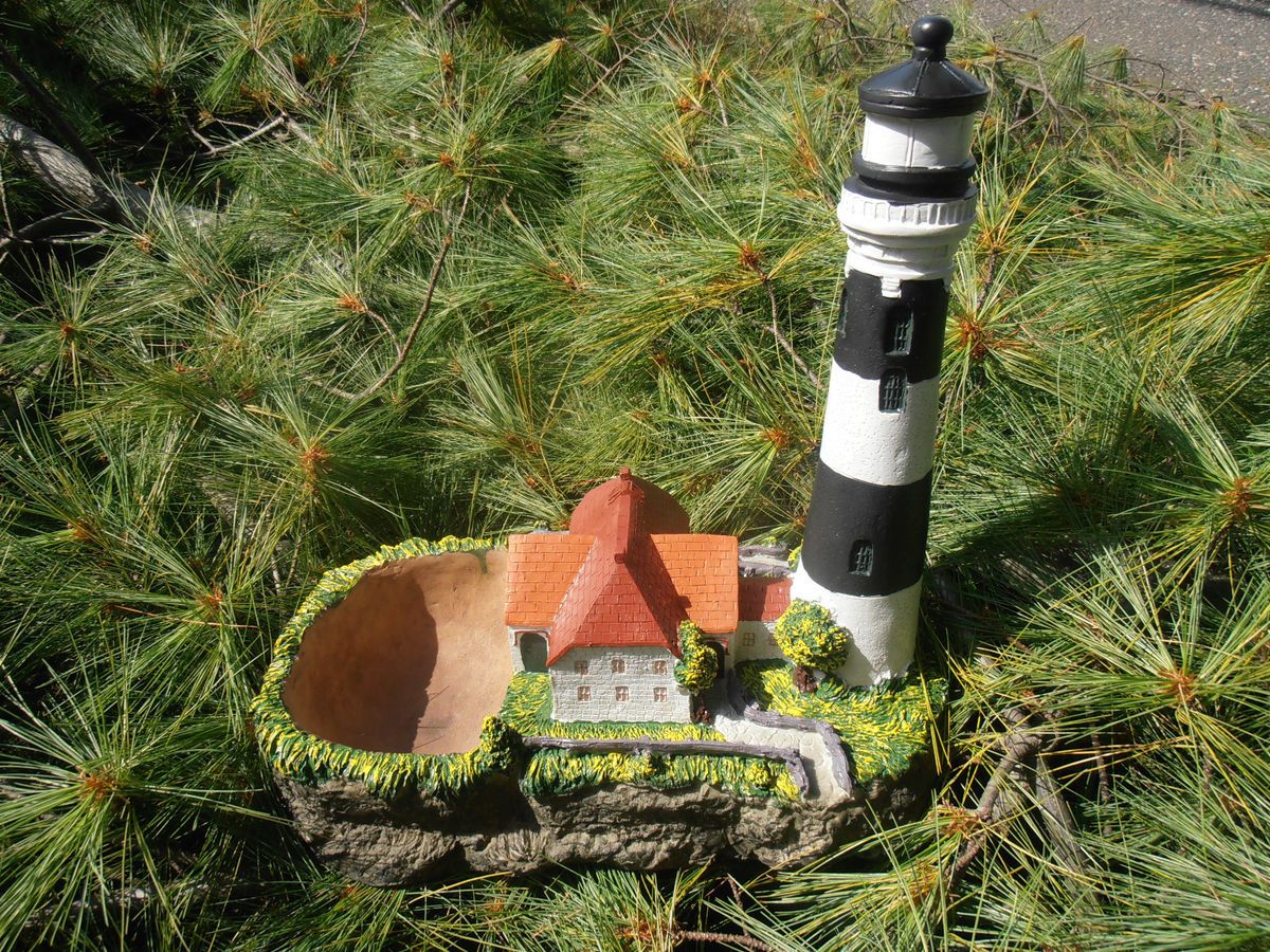 MONTAUK POINT LIGHTHOUSE BOWL DISPLAY YARD GARDEN BIRD FEEDER BATH