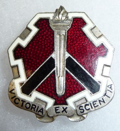 ww2 engineer rtc ft leonard wood screwback di crest original ww2 era