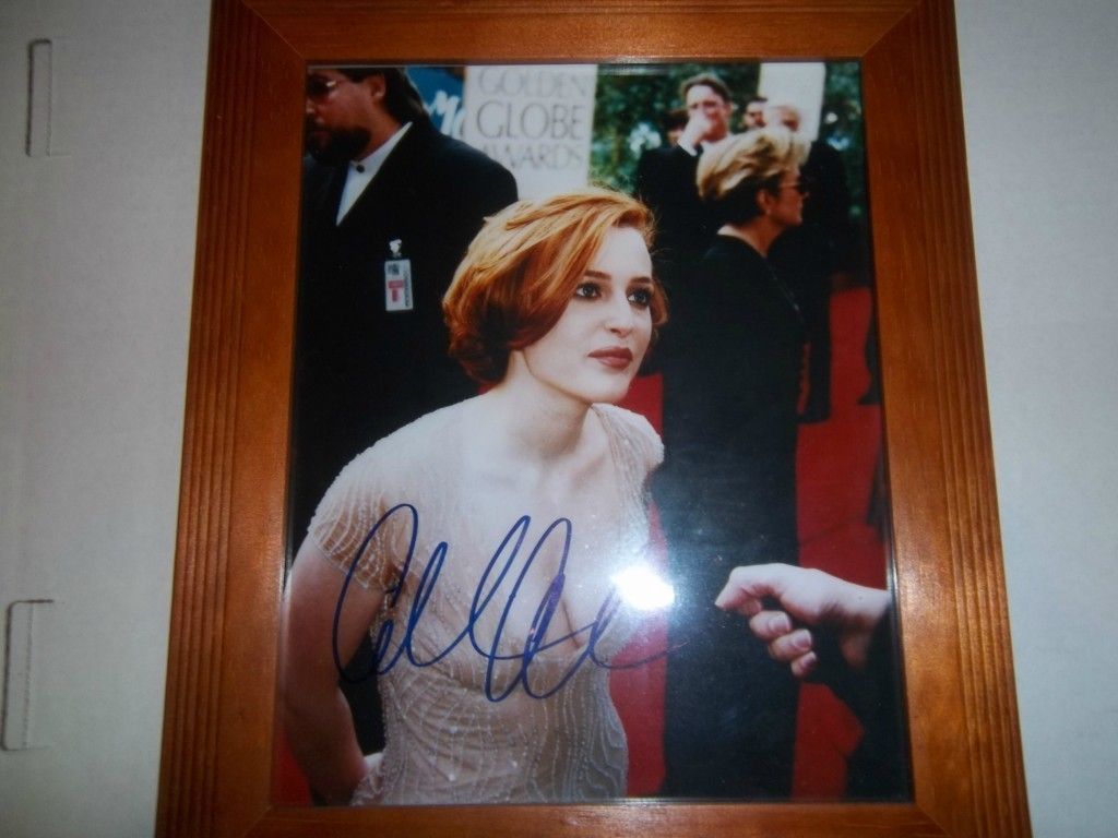 Gillian Anderson Hand Signed 8 x 10 w COA in Elegant Cherrywood Frame