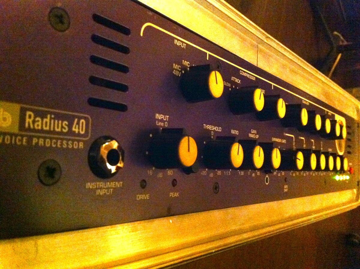 HHb Radius 40 Tube Voice Processor Mic Preamp Compressor EQ Expander