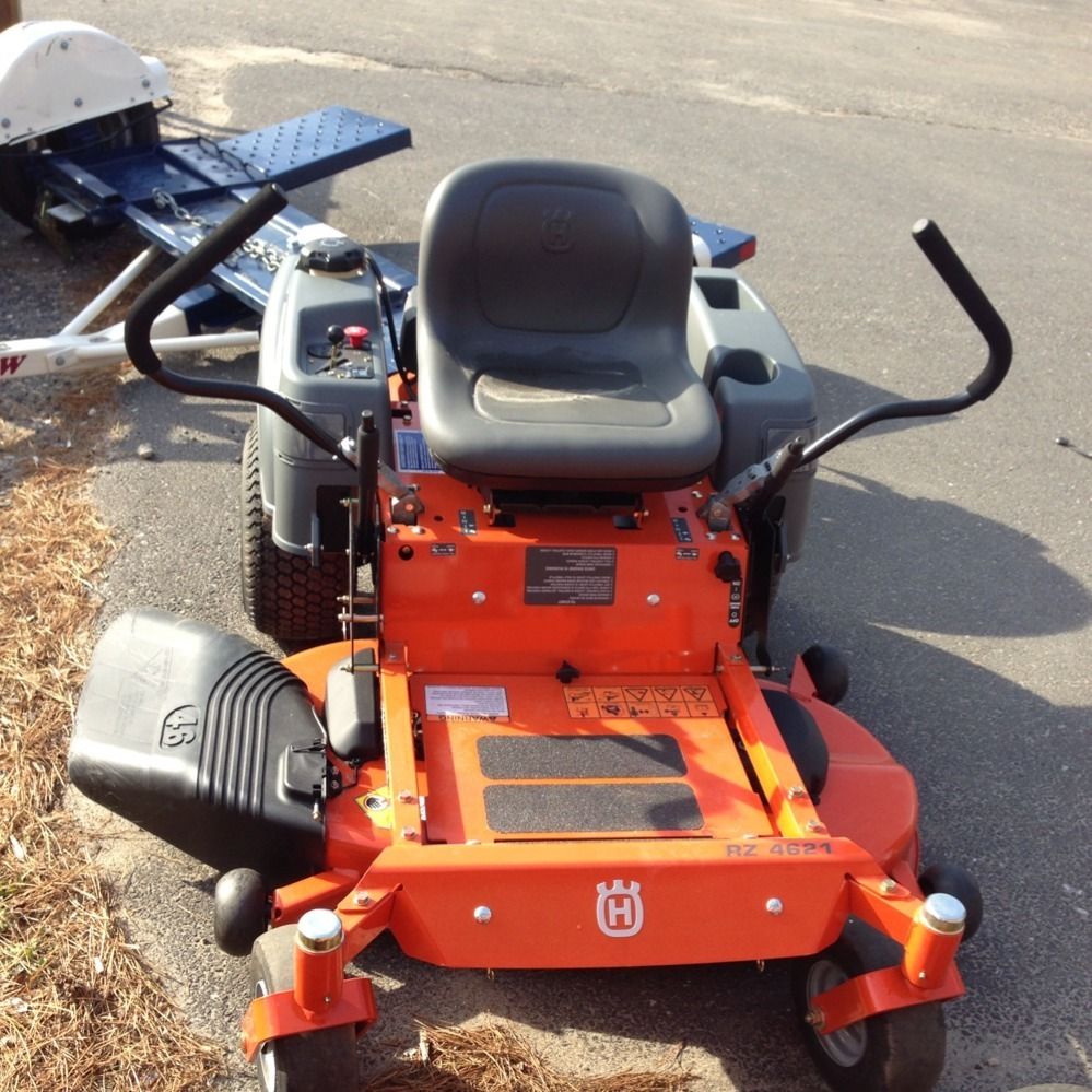 Husqvarna RZ4621 Zero Turn Mower